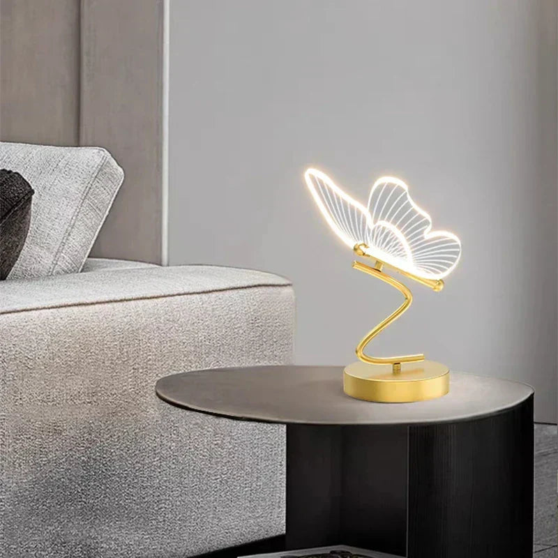 Éclairage de table LED tricolore design papillon. Cette lampe chic décore l'intérieur avec style et ambiance.