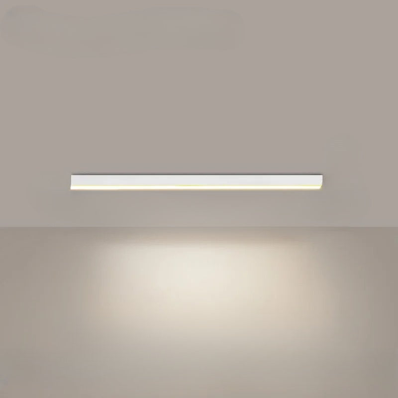 Plafonnier LED pour balcon. Ajoutez une touche moderne avec cet éclairage économe en énergie.