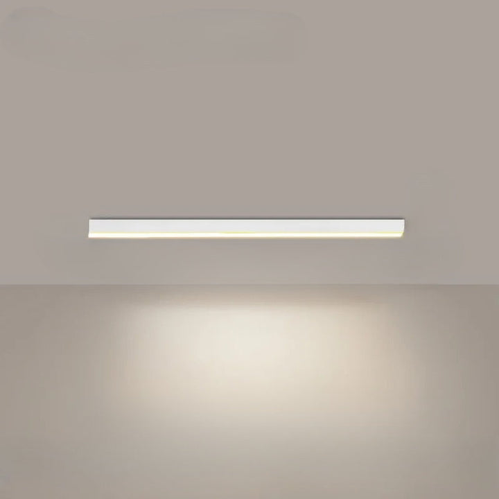 Plafonnier LED pour balcon. Ajoutez une touche moderne avec cet éclairage économe en énergie.