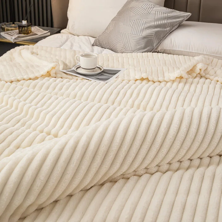 Décoration de chambre élégante avec ce plaid LuxeCocoon confortable et douillet.