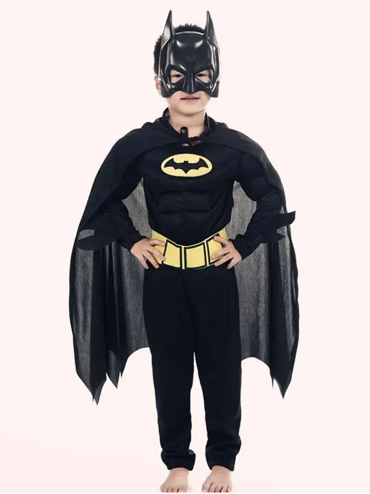 Déguisement de super-héros Batman pour enfant, avec cape dynamique et masque, idéal pour le jeu et les événements.