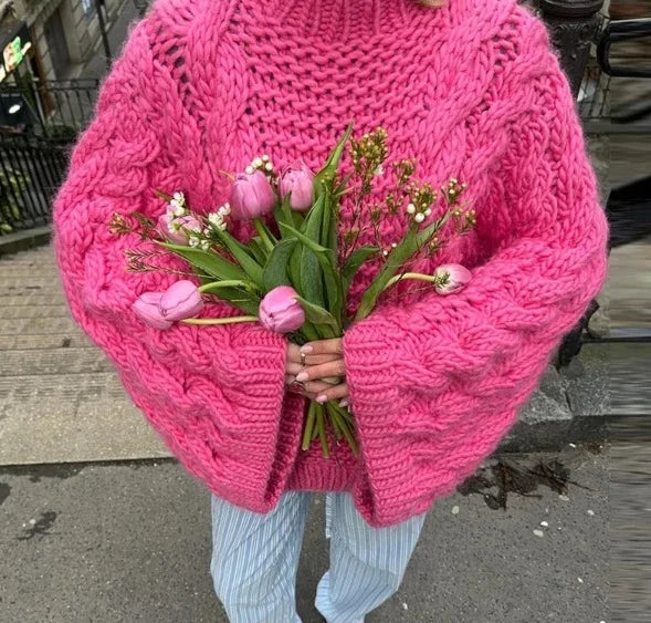 Pull tricot oversize femme, élégant et confortable. Parfait pour un style décontracté moderne en automne.