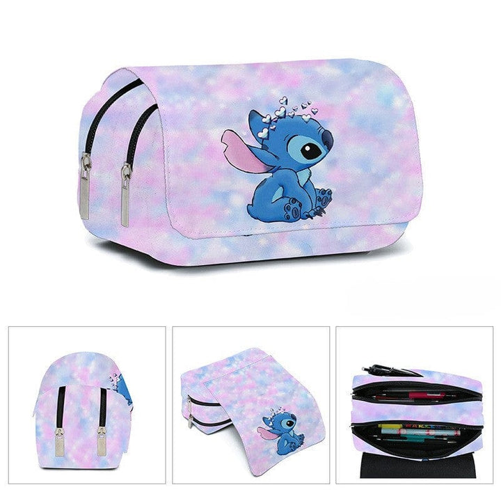 Trousse scolaire Stitch ouverte, montrant le rabat avec élastiques pour fournitures d'enfant. Organisation.
