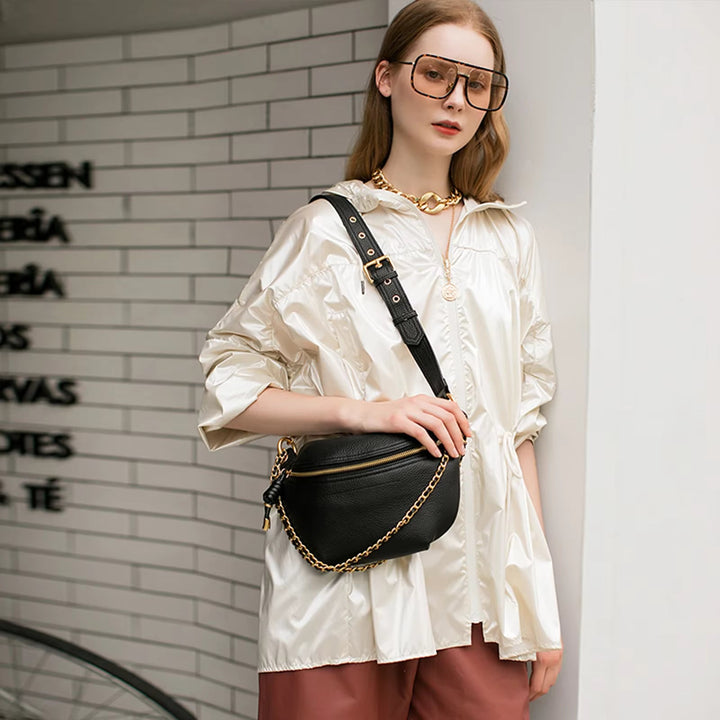 Sac banane en cuir véritable, design moderne, couleur intemporelle, mode femme, sac pratique et chic.
