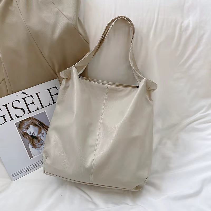Sac cabas femme éthique en cuir vegan marron, chic et durable, accessoire tendance.