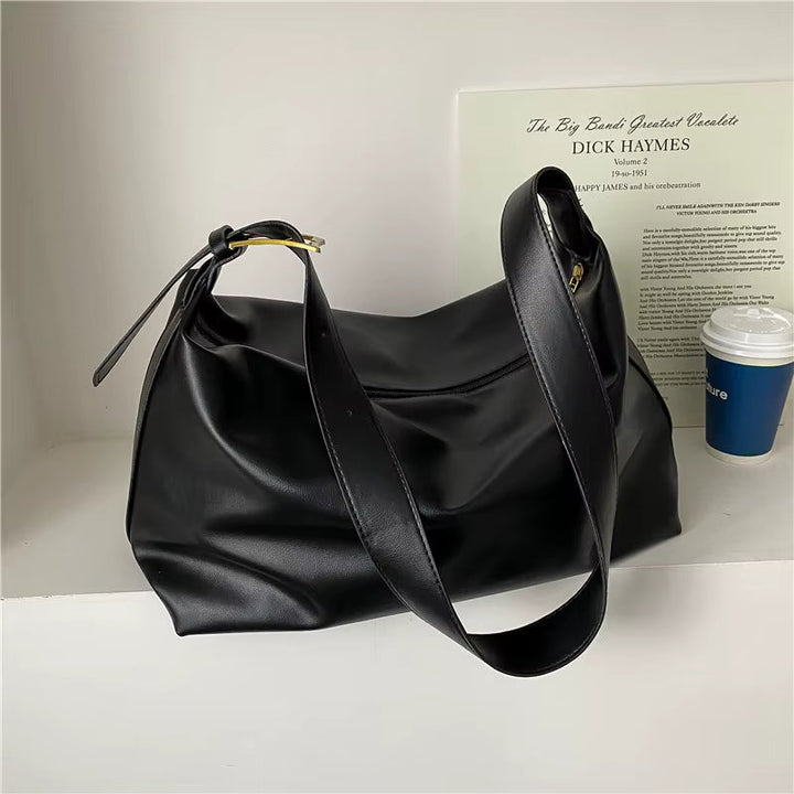Sac cabas chic en cuir vegan couleur café, avec fermeture éclair, accessoire de mode élégant et polyvalent.