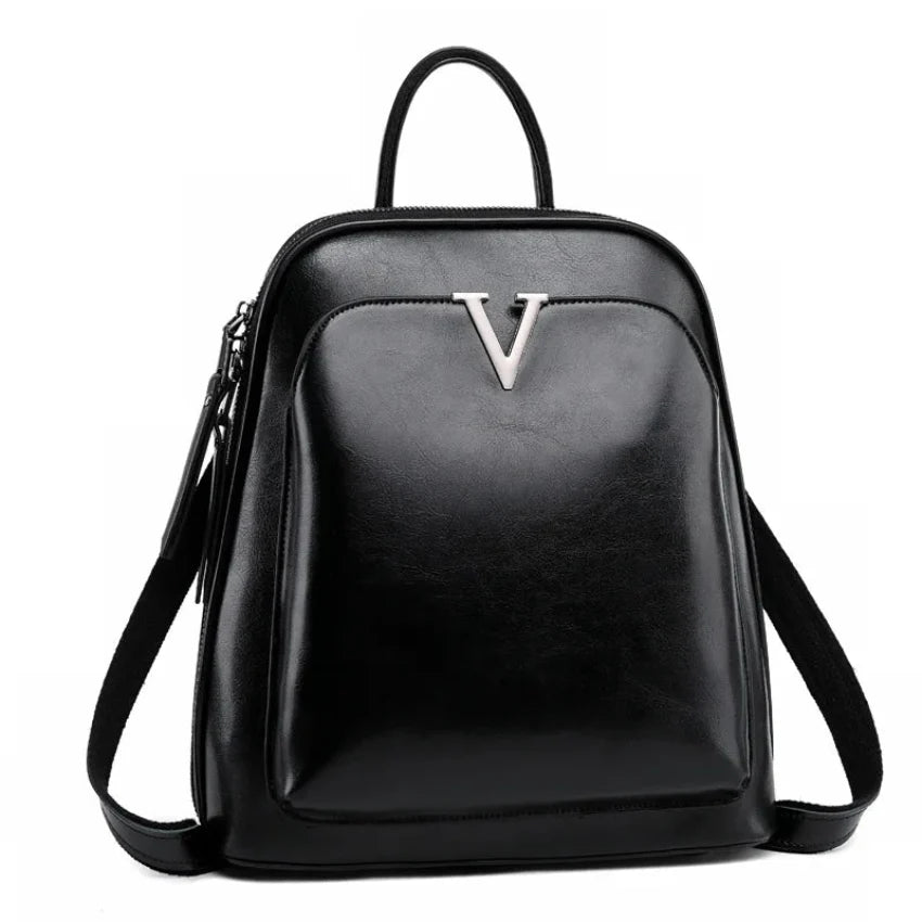 Petit sac à dos femme Alba en cuir verni imperméable, offrant organisation et praticité pour vos accessoires.