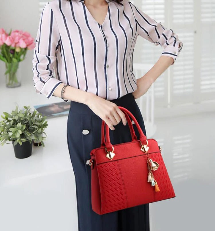 Accessoire chic : sac à main bandoulière femme, design structuré, pour un look élégant et moderne.