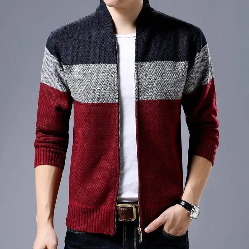 Pull homme slim fit élégant pour l'hiver, tricot moderne et confortable. Idéal pour un style masculin chic et stylé.