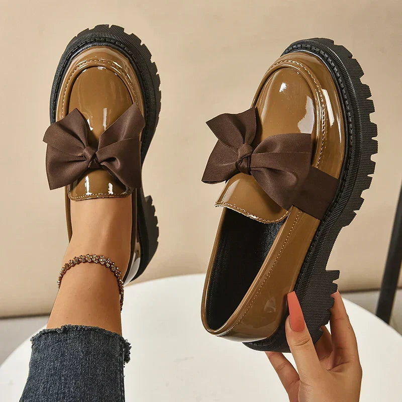 Chaussures à plateforme Garisa, style audacieux. Nœud papillon féminin, confort garanti.