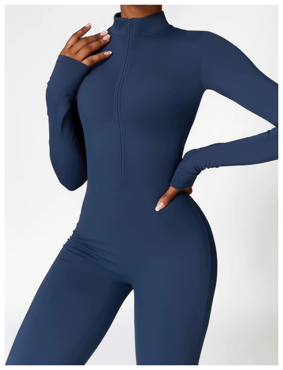 Combinaison femme confortable en polaire chaude et douce. Parfaite pour la maison ou le sport en hiver.