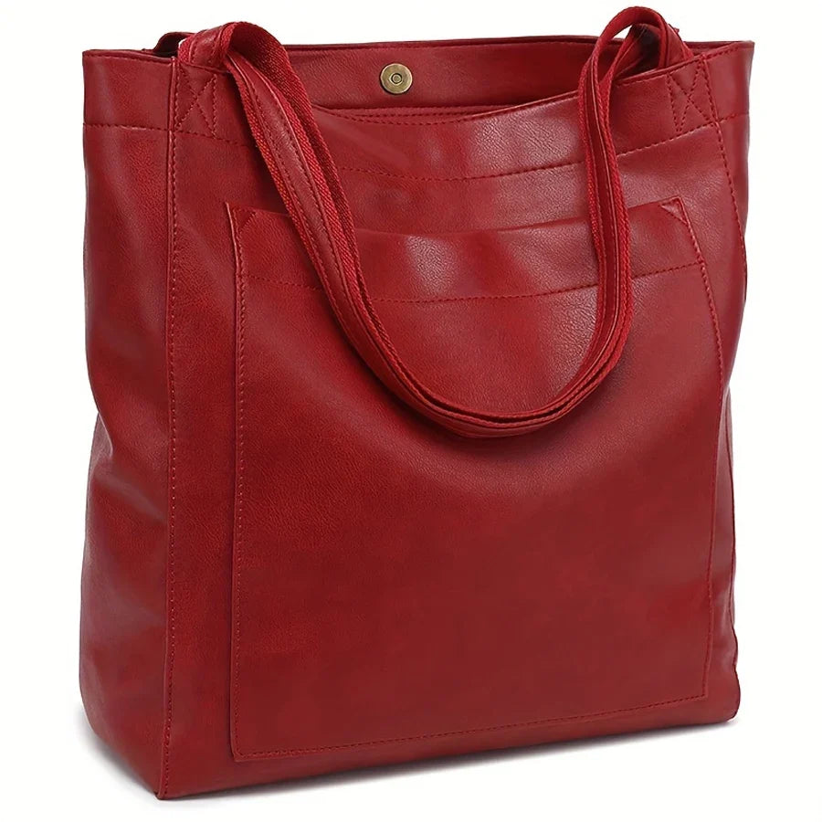 Détail texture simili cuir souple du sac cabas femme vintage. Idéal pour un look élégant et pratique.