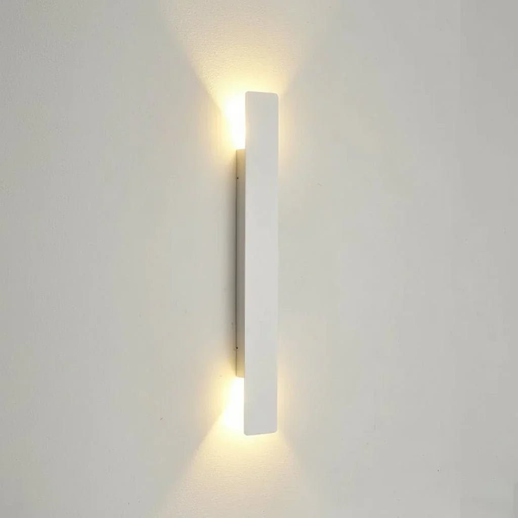 Applique murale LED OUTGLOW polyvalente, étanche, pour sublime éclairage intérieur, extérieur et balcon.