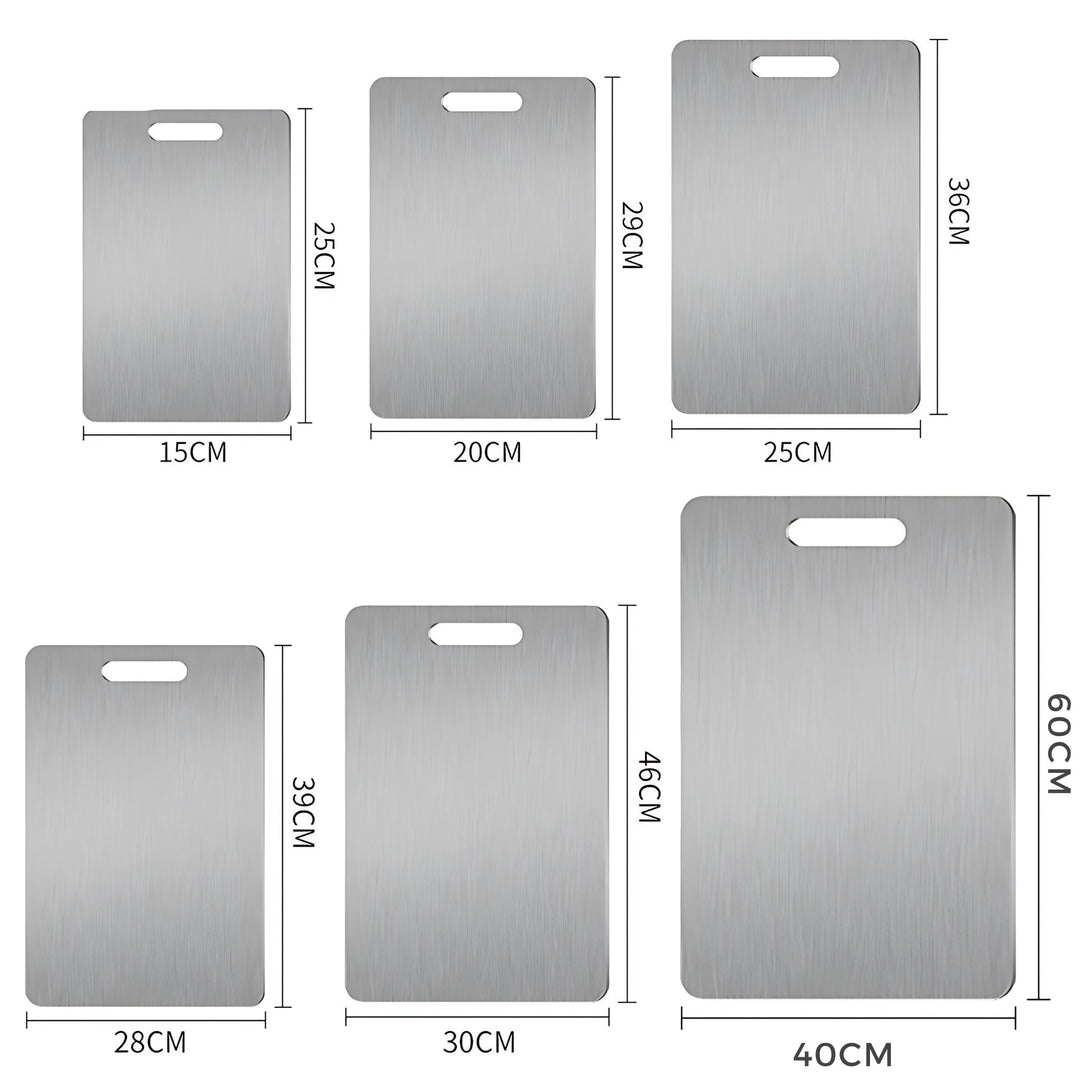 Détail de la surface brossée de la planche à découper en acier inoxydable, témoignant de sa qualité et durabilité.