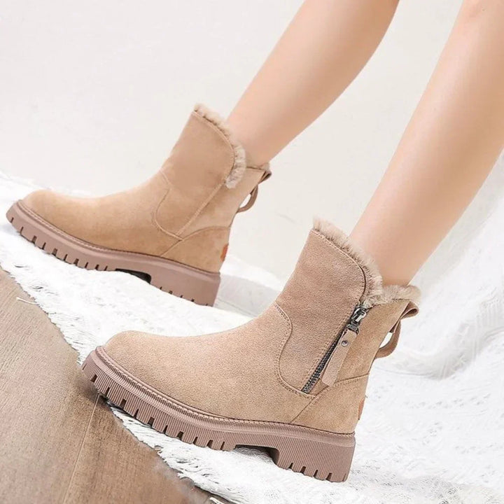 Bottes d'hiver pour femmes, design élégant, chaleur et confort. Parfaites pour la neige et les journées froides.