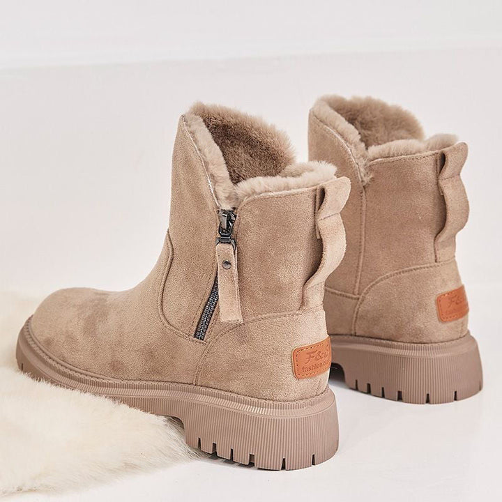 Bottes hivernales femme, alliant élégance et chaleur. Parfaites pour la neige, offrent confort et un style mode hiver.