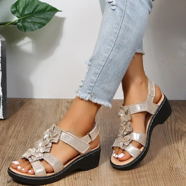 Sandales femme style bohème chic, parfaites pour la détente et le confort orthopédique.