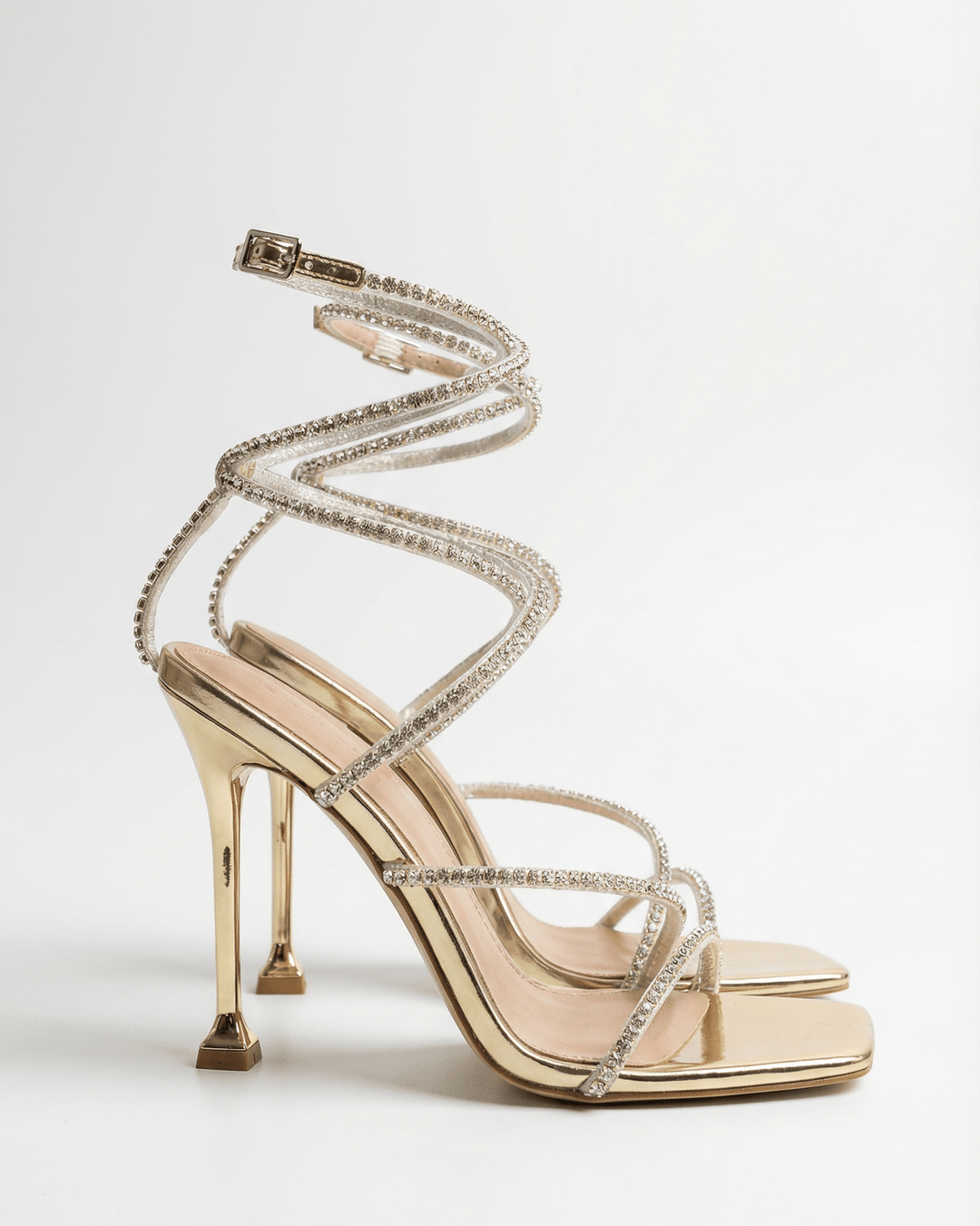 Sandales femme élégantes à talon aiguille, parfaites pour soirées et cérémonies. Design luxueux et moderne.