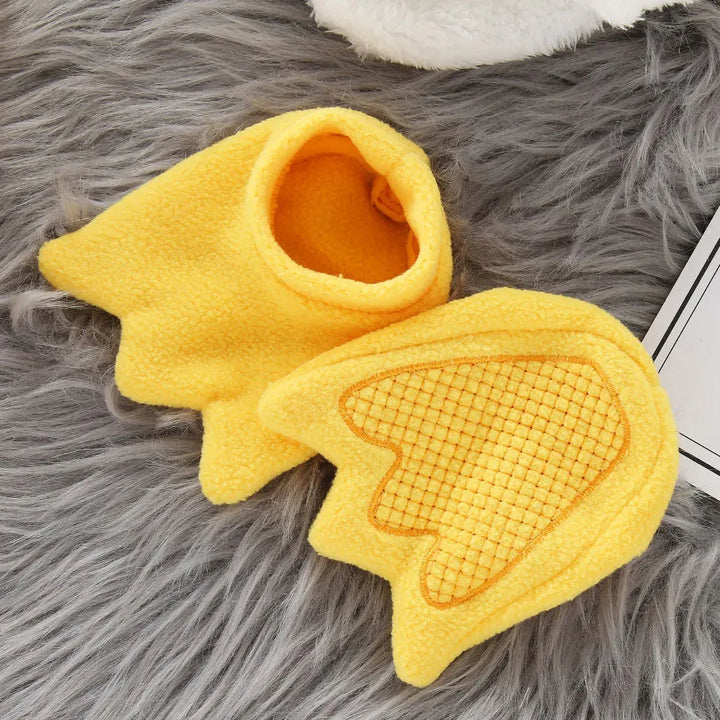 Bébé souriant en déguisement poussin molletonné jaune, parfait pour jeux, fêtes ou première année. Costume enfant.