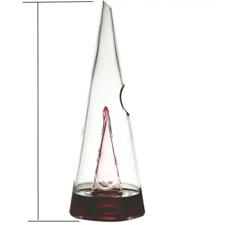 Aérez et décantez votre vin avec cette carafe pyramide en verre, pour une dégustation améliorée.