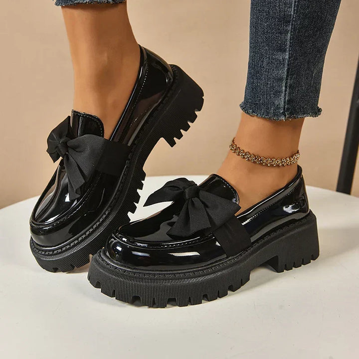 Chaussures plateforme Garisa. Nœud papillon distinctif pour un look femme chic et mode.