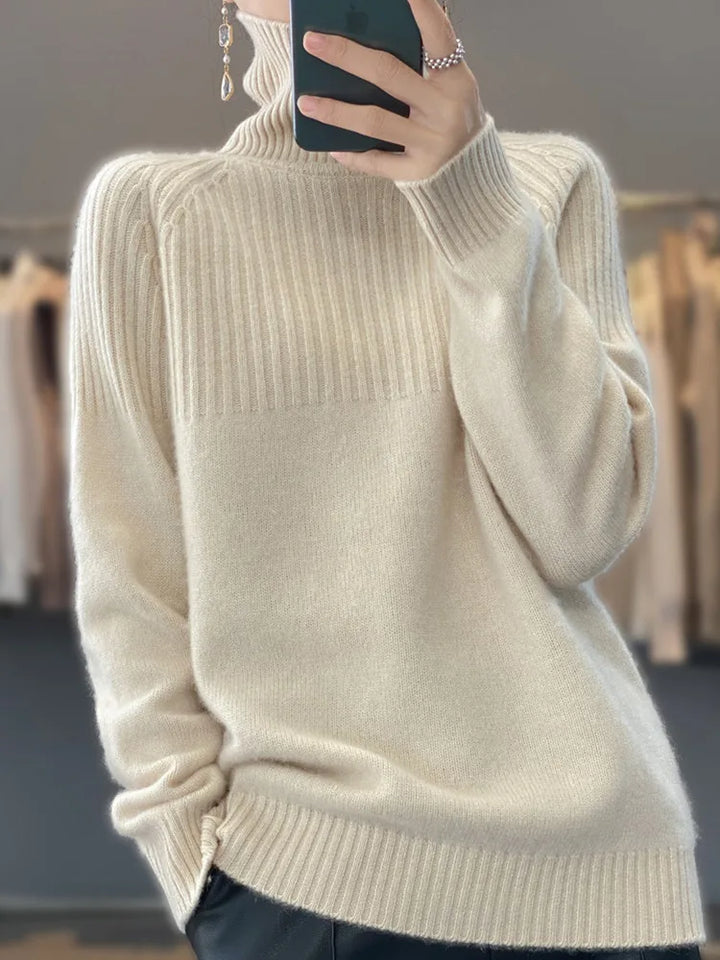 Pull col roulé Luan pour femme, tricot côtelé doux, confortable et chic, essentiel pour l'hiver.