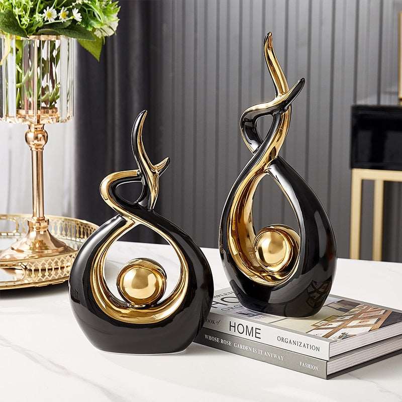 Figurine céramique abstraite pour salon moderne. Élément de décoration élégant et doré.