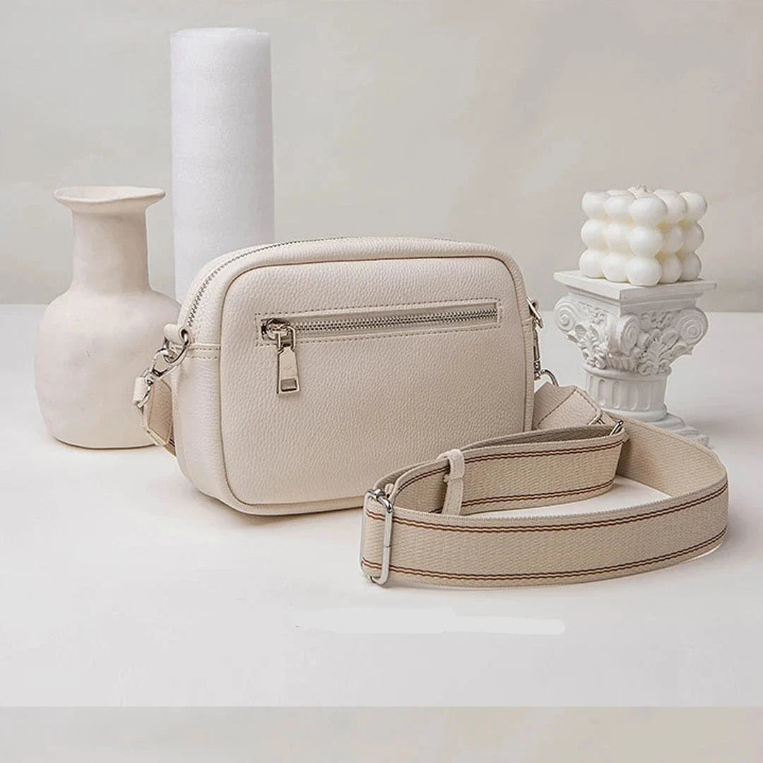 Sac banane femme rectangulaire taupe en similicuir, accessoire mode polyvalent, style chic.