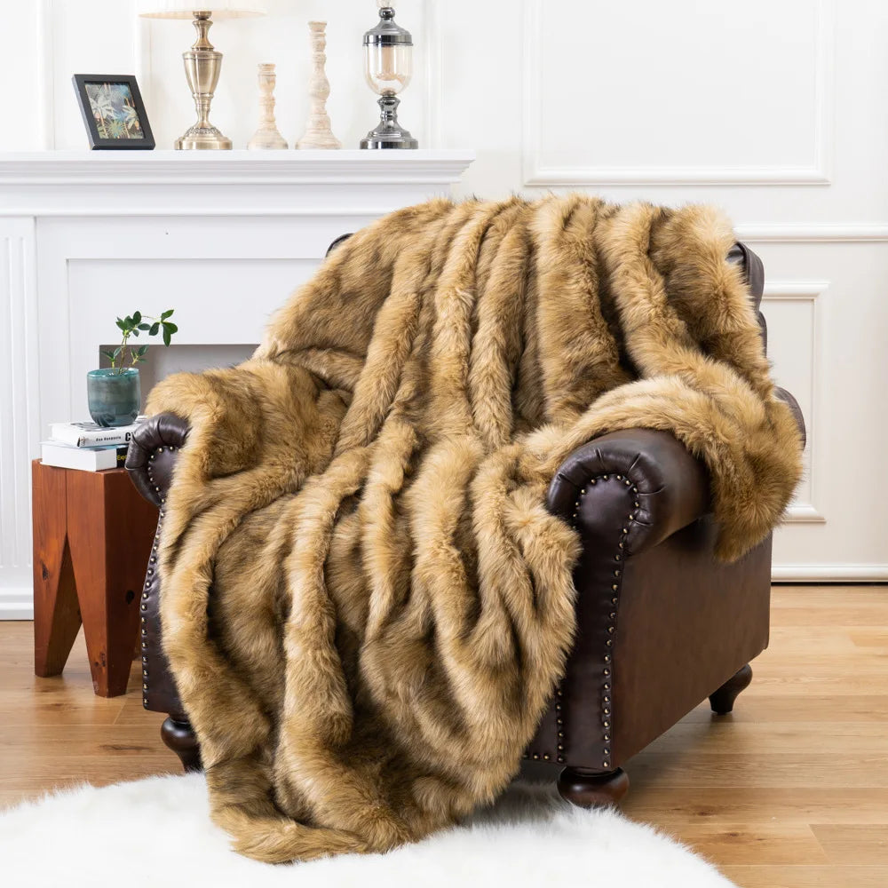 Couverture de luxe en fausse fourrure de renard, éthique et d'une douceur inégalée pour votre confort.