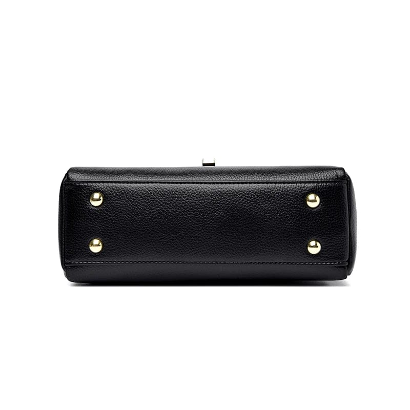 Sac à main femme besace en cuir PU beige, porté avec une tenue décontractée. Élégance et confort au quotidien.