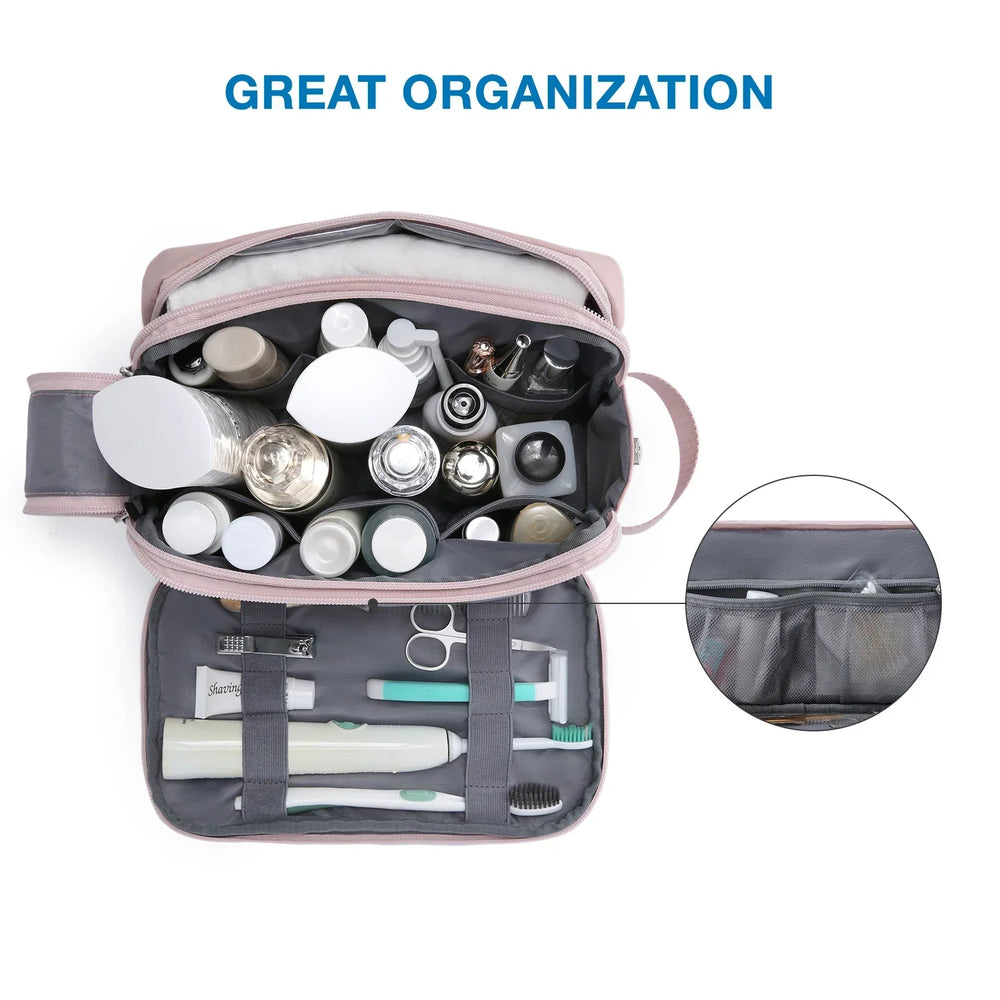 Intérieur organisé d'une trousse de toilette de voyage imperméable, idéal pour vos accessoires d'hygiène.