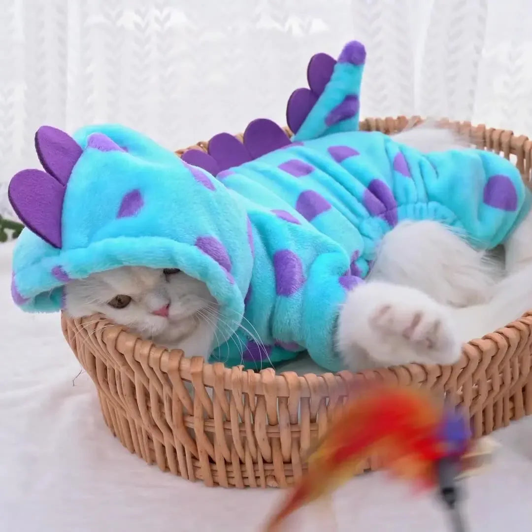 Déguisement dinosaure bleu en flanelle pour chat, chaud et confortable, idéal pour l'hiver ou Halloween.