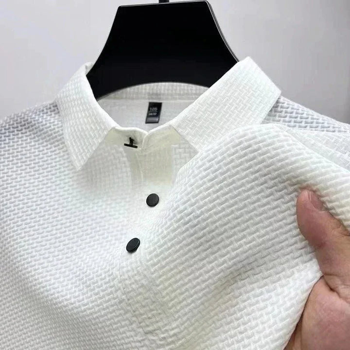 Polo homme bleu marine élégant à manches courtes. Coupe moderne, style casual pour l'été.