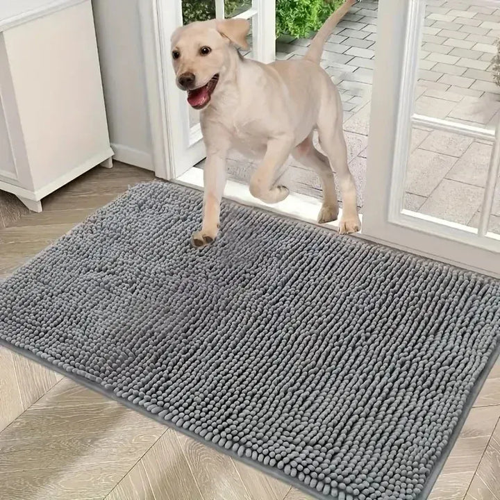 Tapis pour chien en microfibre chenille ultra-absorbante, doux et confortable, idéal après la pluie ou le bain.