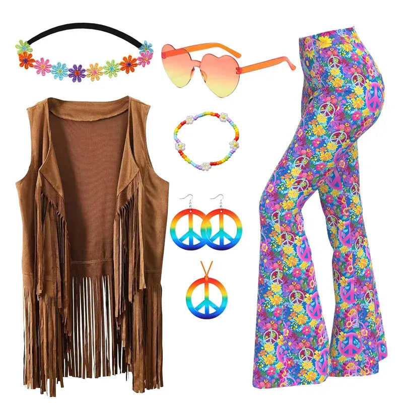 Femme posant avec un déguisement hippie coloré, robe imprimée de fleurs pour une fête années 70.