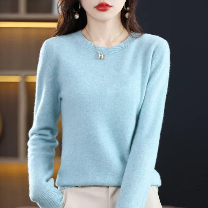 Pull femme chaud en tricot, parfait pour l'hiver. Essentiel garde-robe, vêtements femme doux.