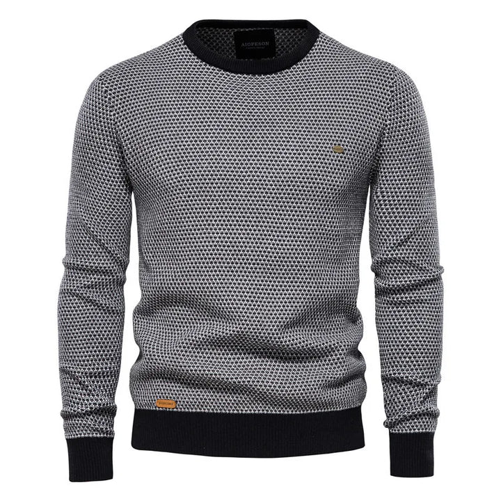 Pull homme moderne slim fit bicolore, orange et noir. Vêtement masculin chic et confortable.