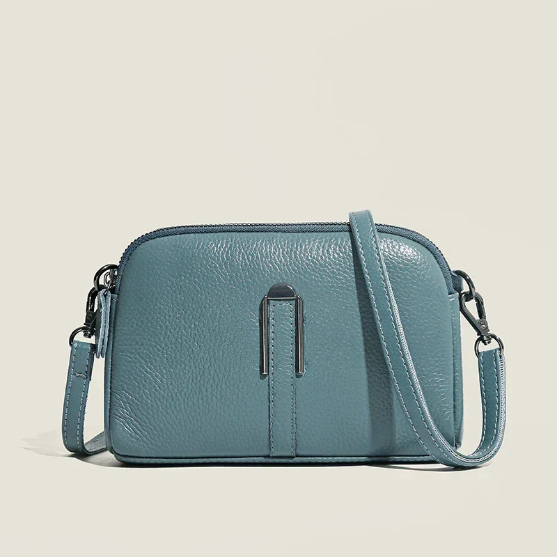 Sac bandoulière noir femme, design luxe en cuir PU. Accessoire élégant parfait pour compléter toute tenue avec style.