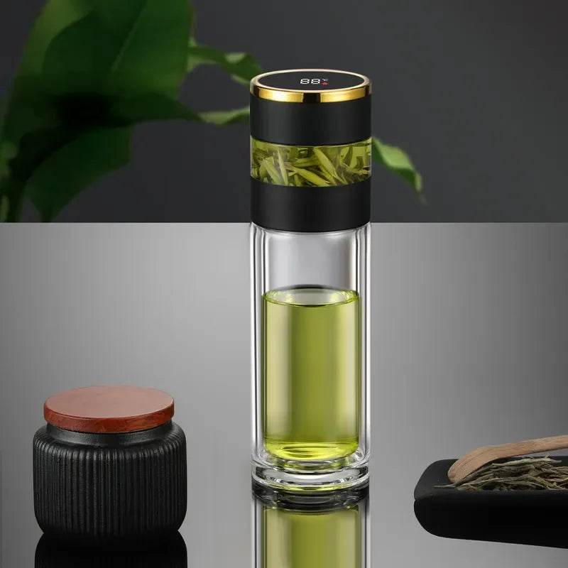 Bouteille isotherme intelligente en inox avec écran LED, indique la température, infuseur à thé intégré. Écologique.