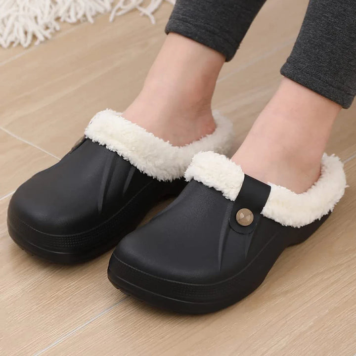 Sabots LuxuraFleece doublés fourrure, imperméables, pour confort hivernal unisexe.