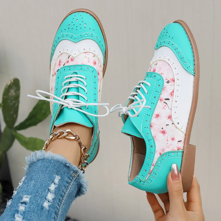 Chaussures Oxford femme brillantes, multicolores rose, bleu, vert, kaki, avec lacets, style élégant.