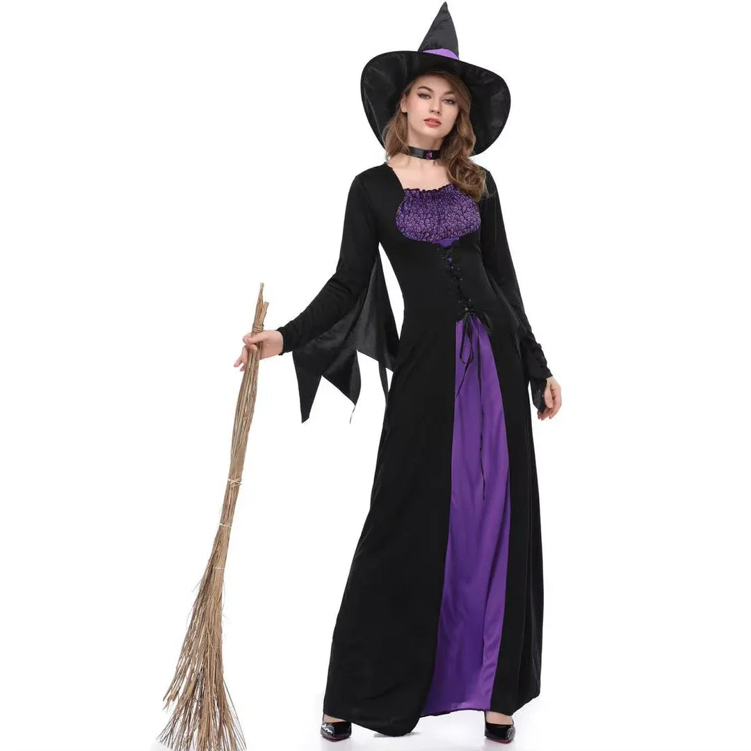 Déguisement sorcière femme violet élégant, parfait pour Halloween. Inclut un chapeau et une robe avec des manches en dentelle.