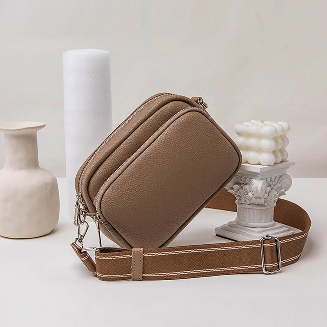 Sac banane femme crème rectangulaire, sac bandoulière polyvalent, accessoire mode chic pour un look moderne.