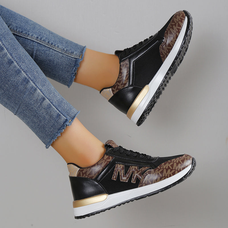Semelle antidérapante de baskets femme, garantissant sécurité et stabilité pour le sport.