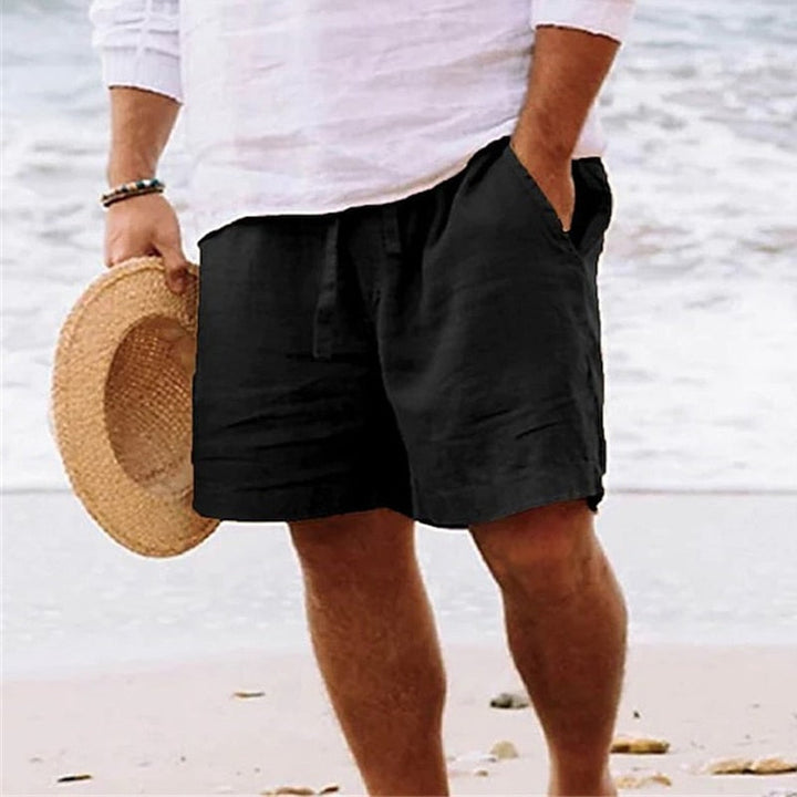 Short homme estival élégant pour la plage et les vacances. Tissu frais et confortable, style décontracté.