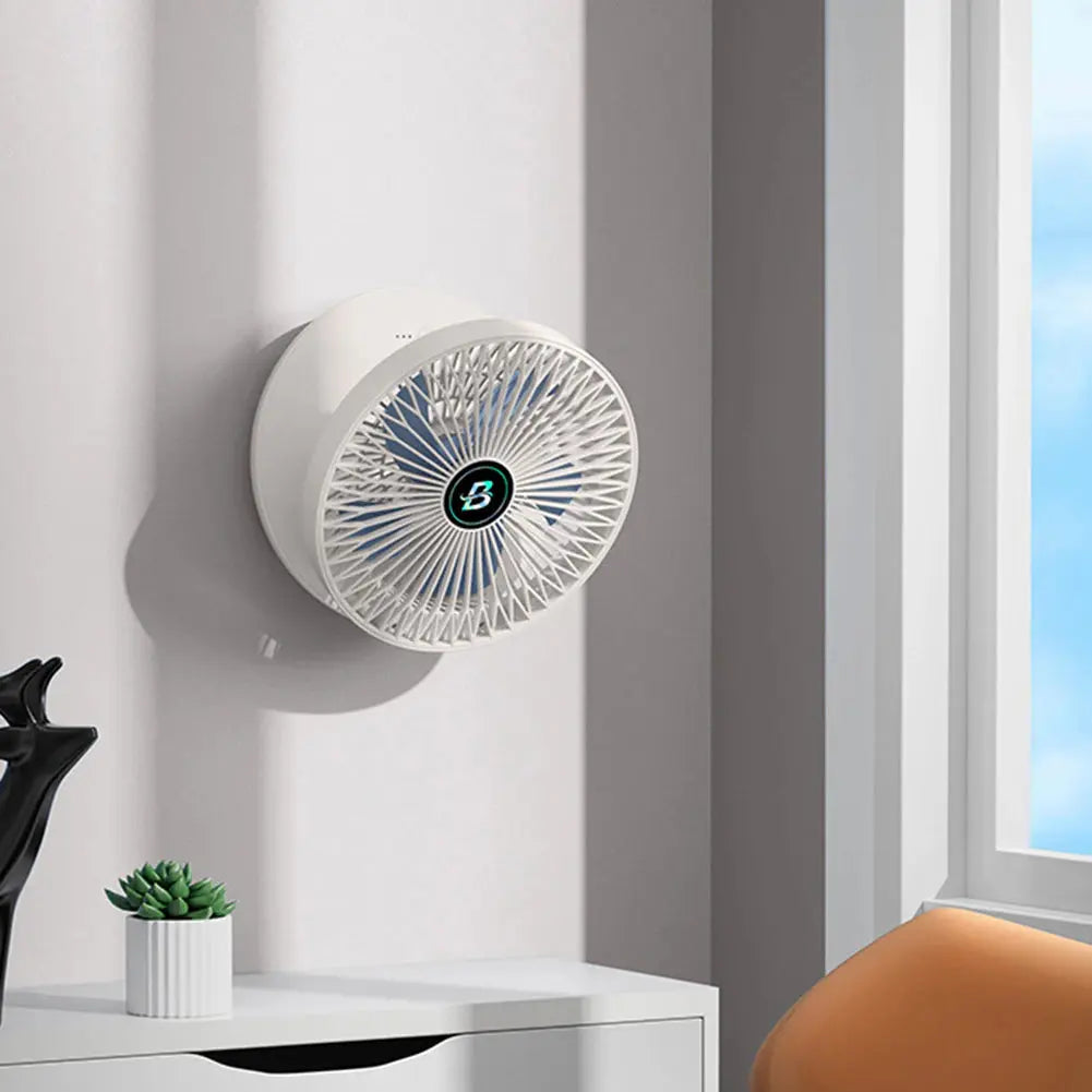 Petit ventilateur portable rechargeable sans fil. Parfait pour bureau, maison ou cuisine en été.