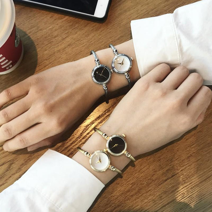 Montre mode féminine élégante, style intemporel, un accessoire chic et tendance pour femme.