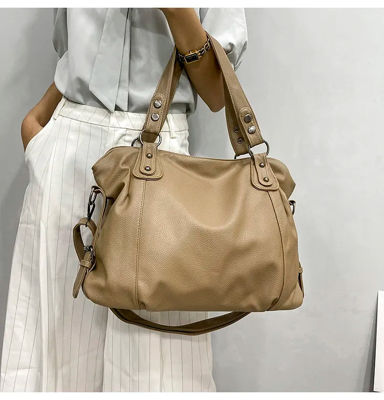 Sac cabas grand format en similicuir pour femme, idéal pour les cours et l'organisation.
