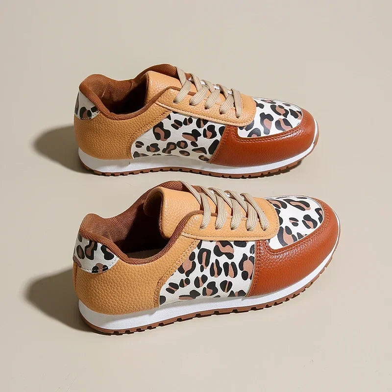 Baskets femme chic style léopard. Ces chaussures tendance allient confort supérieur et absorption des chocs.