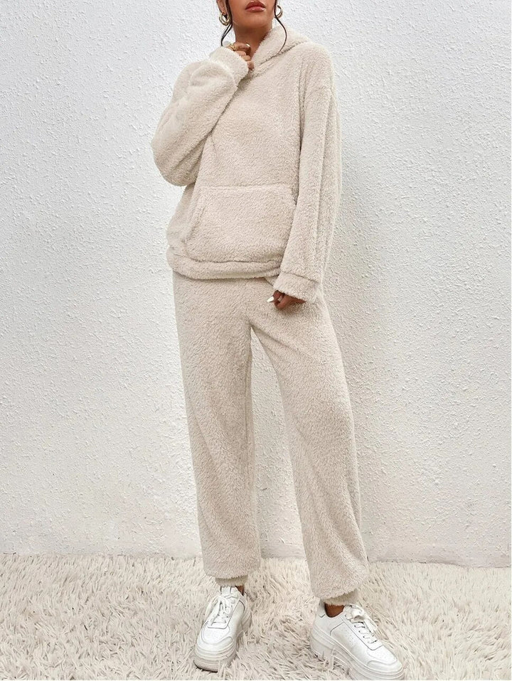Pyjama chaud en teddy, avec capuche, idéal pour hommes et femmes, pour la détente hivernale.